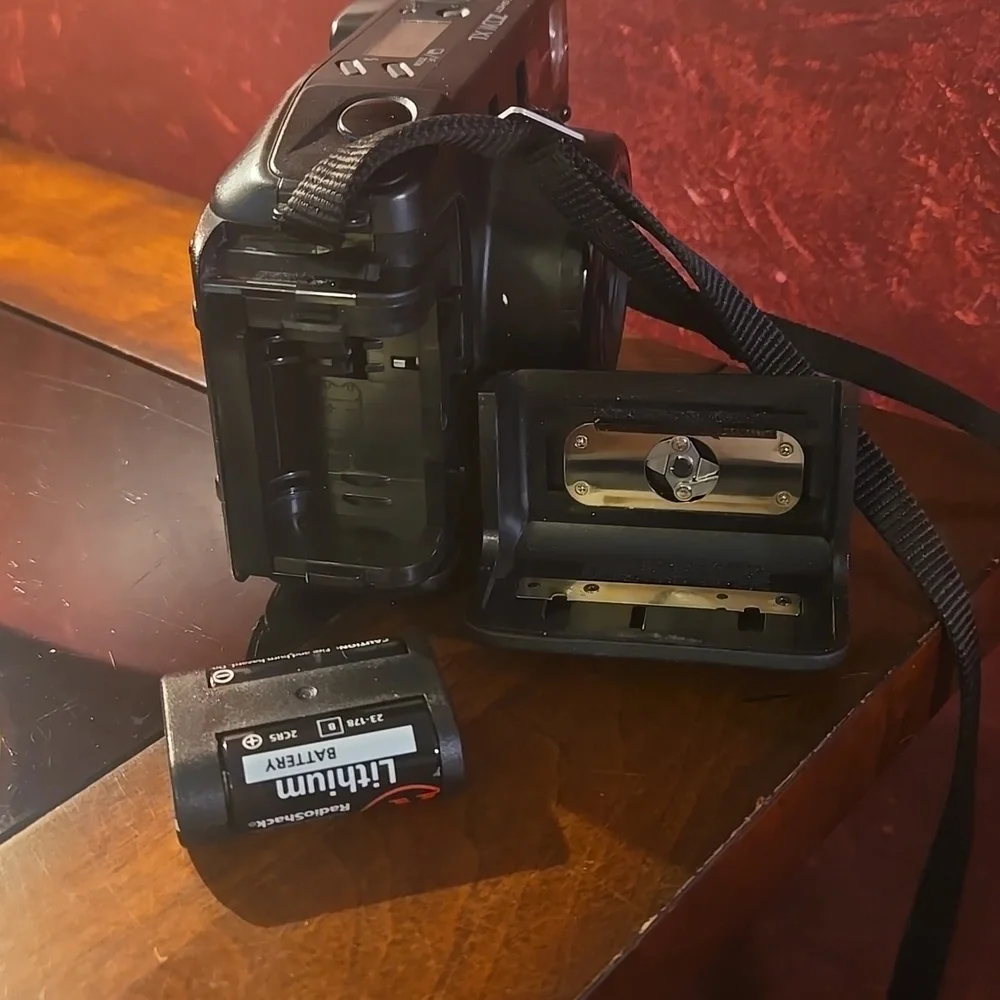 Canon Autoboy Zoom Super Point & Shoot 35mm Film Camera w/Case - Not Tested